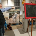 12.05.2021. Ostrowiec Św. Tworzenie drugiej sali wystawowej w Izbie Pamięci Cukrownictwa. Na zdjęciu: Waldemar Brociek - kustosz izby / Emilia Sitarska / Radio Kielce