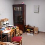 12.05.2021. Ostrowiec Św. Tworzenie drugiej sali wystawowej w Izbie Pamięci Cukrownictwa / Emilia Sitarska / Radio Kielce