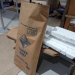 12.05.2021. Ostrowiec Św. Tworzenie drugiej sali wystawowej w Izbie Pamięci Cukrownictwa / Emilia Sitarska / Radio Kielce