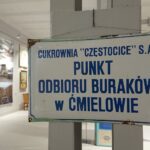 12.05.2021. Ostrowiec Św. Tworzenie drugiej sali wystawowej w Izbie Pamięci Cukrownictwa / Emilia Sitarska / Radio Kielce