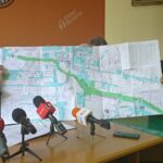 28.05.2021. Ostrowiec Św. Konferencja dotycząca odszkodowania. Na zdjęciu (od lewej): Jarosław Górczyński - prezydent Ostrowca Św., Dominik Smoliński - zastępca prezydenta Ostrowca Św. / Emilia Sitarska / Radio Kielce