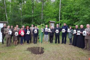 29.05.2021. Ostrowiec Św. Akcja sadzenia drzew w Gutwinie / Jarosław Rusiecki /Facebook