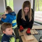 11.05.2021 Sandomierz. Park Robotów: warsztaty wykonywania budek lęgowych dla jerzyków / Michał Mendak / rzecznik burmistrza Sandomierza