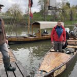 Sandomierz. Akcja sprzątania Wisły. Na zdjęciu (od lewej): Marek Bażant - koordynator Grupy „Napędzani Wisłą” i Marcin Marzec - burmistrz Sandomierza / Grażyna Szlęzak-Wójcik / Radio Kielce