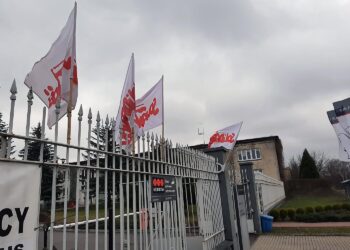 08.04.2021. Starachowice. Protest w MAN Bus / Facebook / NSZZ "Solidarność" w MAN BUS, PKC GROUP i Apleona