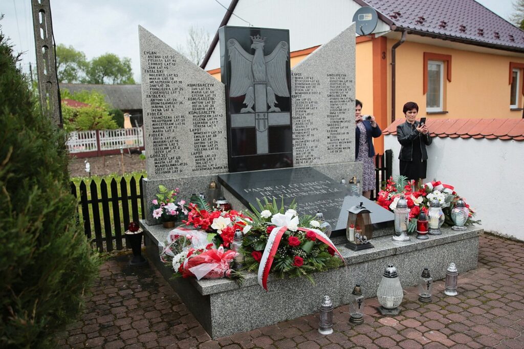 16.05.2021. Skałka Polska. Rocznica pacyfikacji wioski przez Niemców / Wiktor Taszłow / Radio Kielce