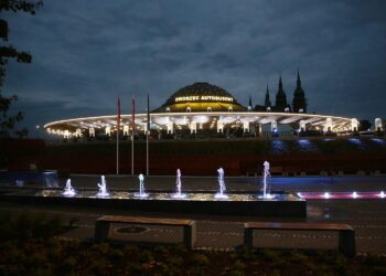 26.08.2020. Kielce. Dworzec PKS wieczorową porą / Wiktor Taszłow / Radio Kielce