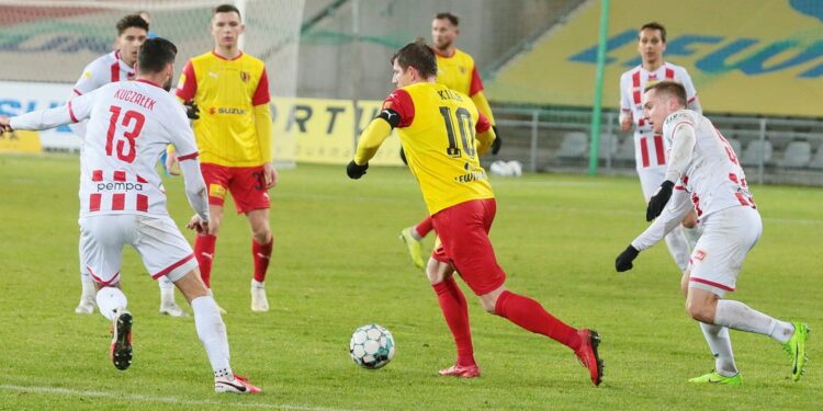 28.11.2020. Kielce. 28.11.2020. Kielce. 14. kolejka Fortuna 1 ligi. Korona Kielce - Resovia Rzeszów / Wiktor Taszłow / Radio Kielce