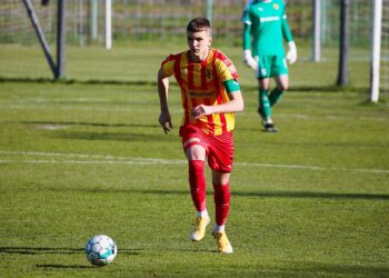 28.04.2021 Kielce. III liga. Mecz Korona II Kielce - KSZO Ostrowiec / Wiktor Taszłow / Radio Kielce