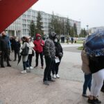 01.05.2021. Kielce. Punkt szczepień przed Świętokrzyskim Urzędem Wojewódzkim / Wiktor Taszłow / Radio Kielce