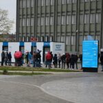 01.05.2021. Kielce. Punkt szczepień przed Świętokrzyskim Urzędem Wojewódzkim / Wiktor Taszłow / Radio Kielce