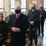 01.05.2021. Kielce. Msza z okazji Międzynarodowego Dnia Solidarności Ludzi Pracy w kościele Świętego Józefa Robotnika. Na zdjęciu (w środku): Krzysztof Lipiec - poseł / Wiktor Taszłow / Radio Kielce