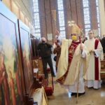 01.05.2021. Kielce. Msza z okazji Międzynarodowego Dnia Solidarności Ludzi Pracy w kościele Świętego Józefa Robotnika. Na zdjęciu (w środku): biskup Jan Piotrowski / Wiktor Taszłow / Radio Kielce