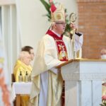 01.05.2021. Kielce. Msza z okazji Międzynarodowego Dnia Solidarności Ludzi Pracy w kościele Świętego Józefa Robotnika. Na zdjęciu (w środku): biskup Jan Piotrowski / Wiktor Taszłow / Radio Kielce