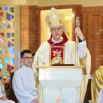 01.05.2021. Kielce. Msza z okazji Międzynarodowego Dnia Solidarności Ludzi Pracy w kościele Świętego Józefa Robotnika. Na zdjęciu (w środku): biskup Jan Piotrowski / Wiktor Taszłow / Radio Kielce