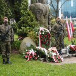 02.05.2021 Kielce. Obchody Dnia Flagi. Złożenie kwiatów / Wiktor Taszłow / Radio Kielce