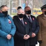 02.05.2021 Kielce. Święto Flagi. Na zdjęciu od lewej: Zbigniew Koniusz - wojewoda świętokrzyski, Krzysztof Lipiec - poseł PiS, Rafał Nowak - wicewojewoda świętokrzyski / Wiktor Taszłow / Radio Kielce