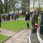 02.05.2021 Kielce. Obchody Dnia Flagi. Złożenie kwiatów. Na zdjęciu senator Krzysztof Słoń / Wiktor Taszłow / Radio Kielce