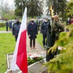 02.05.2021 Kielce. Obchody Dnia Flagi. Złożenie kwiatów. Na zdjęciu Marcin Chłodnicki - wiceprezydent Kielc / Wiktor Taszłow / Radio Kielce