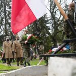 02.05.2021 Kielce. Obchody Dnia Flagi. Złożenie kwiatów / Wiktor Taszłow / Radio Kielce