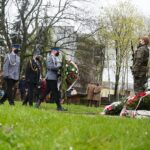 02.05.2021 Kielce. Obchody Dnia Flagi. Złożenie kwiatów / Wiktor Taszłow / Radio Kielce