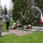 02.05.2021 Kielce. Obchody Dnia Flagi. Złożenie kwiatów / Wiktor Taszłow / Radio Kielce