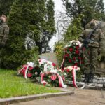 02.05.2021 Kielce. Obchody Dnia Flagi. Złożenie kwiatów / Wiktor Taszłow / Radio Kielce