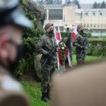 02.05.2021 Kielce. Obchody Dnia Flagi. Złożenie kwiatów / Wiktor Taszłow / Radio Kielce