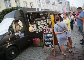 13.09.2020. Kielce. Festiwal food trucków / Wiktor Taszłow / Radio Kielce