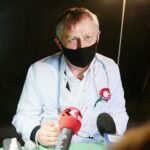 02.05.2021. Kielce. Wojewoda kwalifikuje pacjentów do szczepień przed ŚUW. Na zdjęciu: Zbigniew Koniusz - wojewoda świętokrzyski / Wiktor Taszłow / Radio Kielce