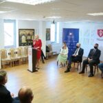 10.05.2021. Jędrzejów. Konferencja dotycząca Społecznej Inicjatywy Mieszkaniowej. Na zdjęciu (przemawia): Renata Janik – wicemarszałek województwa świętokrzyskiego / Wiktor Taszłow / Radio Kielce