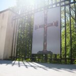 11.05.2021. Kielce. Wystawa plenerowa „Przeszłość przyszłości. Dzieła sztuki z kolekcji Muzeum Książąt Czartoryskich w Krakowie” / Wiktor Taszłow / Radio Kielce