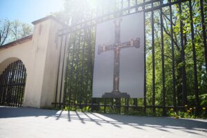 11.05.2021. Kielce. Wystawa plenerowa „Przeszłość przyszłości. Dzieła sztuki z kolekcji Muzeum Książąt Czartoryskich w Krakowie” / Wiktor Taszłow / Radio Kielce