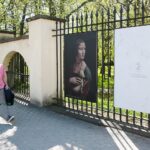 11.05.2021. Kielce. Wystawa plenerowa „Przeszłość przyszłości. Dzieła sztuki z kolekcji Muzeum Książąt Czartoryskich w Krakowie” / Wiktor Taszłow / Radio Kielce