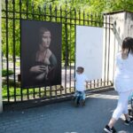 11.05.2021. Kielce. Wystawa plenerowa „Przeszłość przyszłości. Dzieła sztuki z kolekcji Muzeum Książąt Czartoryskich w Krakowie” / Wiktor Taszłow / Radio Kielce