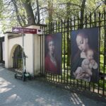 11.05.2021. Kielce. Wystawa plenerowa „Przeszłość przyszłości. Dzieła sztuki z kolekcji Muzeum Książąt Czartoryskich w Krakowie” / Wiktor Taszłow / Radio Kielce