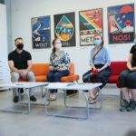 12.05.2021. Kielce. Konferencja prasowa przed wystawą ''Szkło z kolekcji BWA Sandomierz''. Na zdjęciu: (od lewej): Marek Strugała - Stowarzyszenia Przyjaciół Sztuk Pięknych w Sandomierzu „Strefa Sztuki”, Katarzyna Pisarczyk - BWA w Sandomierzu, Joanna Kurkiewicz – producentka wystawy ID, Dominika Janicka – dyrektor artystyczna ID / Wiktor Taszłow / Radio Kielce