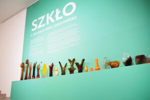 12.05.2021. Kielce. Wystawa ''Szkło z kolekcji BWA Sandomierz'' / Wiktor Taszłow / Radio Kielce