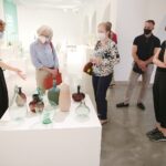 12.05.2021. Kielce. Wystawa ''Szkło z kolekcji BWA Sandomierz'' / Wiktor Taszłow / Radio Kielce