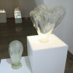 12.05.2021. Kielce. Wystawa ''Szkło z kolekcji BWA Sandomierz'' / Wiktor Taszłow / Radio Kielce