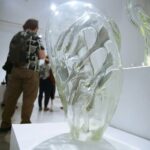 12.05.2021. Kielce. Wystawa ''Szkło z kolekcji BWA Sandomierz'' / Wiktor Taszłow / Radio Kielce