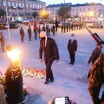 12.05.2021. Kielce. Obchody 86. rocznicy śmierci Marszałka Józefa Piłsudskiego. Na zdjęciu (od lewej): Rafał Nowak - wicewojewoda świętokrzyski i Krzysztof Słoń - senator PiS / Wiktor Taszłow / Radio Kielce