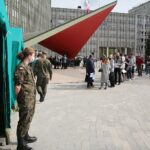 15.05.2021. Kielce. Punkt szczepień przed Świętokrzyskim Urzędem Wojewódzkim / Wiktor Taszłow / Radio Kielce