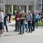 15.05.2021. Kielce. Punkt szczepień przed Świętokrzyskim Urzędem Wojewódzkim / Wiktor Taszłow / Radio Kielce