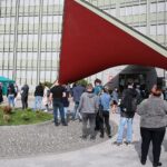 15.05.2021. Kielce. Punkt szczepień przed Świętokrzyskim Urzędem Wojewódzkim / Wiktor Taszłow / Radio Kielce