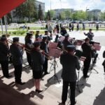 15.05.2021. Kielce. Punkt szczepień przed Świętokrzyskim Urzędem Wojewódzkim / Wiktor Taszłow / Radio Kielce