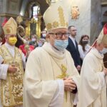 15.05.2021. Kielce. Święcenia diakonatu. Na zdjęciu (w środku od lewej): Jan Piotrowski - biskup kielecki, Andrzej Kaleta - biskup pomocniczy, Marian Florczyk - biskup pomocniczy / Wiktor Taszłow / Radio Kielce