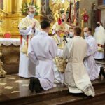 15.05.2021. Kielce. Święcenia diakonatu. Na zdjęciu (w środku): Jan Piotrowski - biskup kielecki / Wiktor Taszłow / Radio Kielce