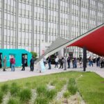 16.05.2021. Kielce. Punkt szczepień przed świętokrzyskim Urzędem Wojewódzkim / Wiktor Taszłow / Radio Kielce