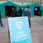 16.05.2021. Kielce. Punkt szczepień przed świętokrzyskim Urzędem Wojewódzkim / Wiktor Taszłow / Radio Kielce